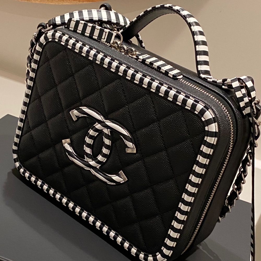 ❤️SOLD❤️Chanel Vanity Case Filigree